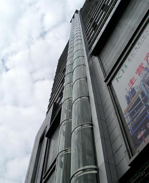 梅州高处外墙玻璃颇损更换