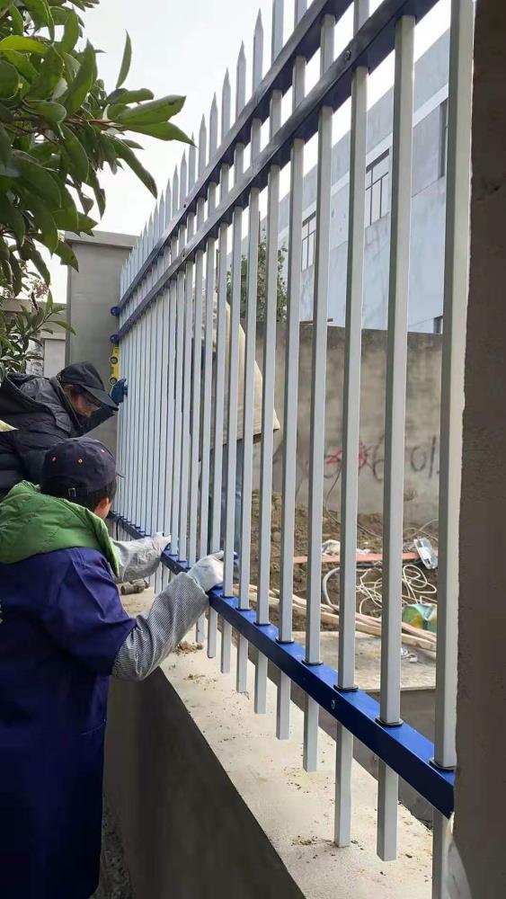 南通热镀锌护栏  南通新型护栏镀锌栏杆定制这款实用不贵