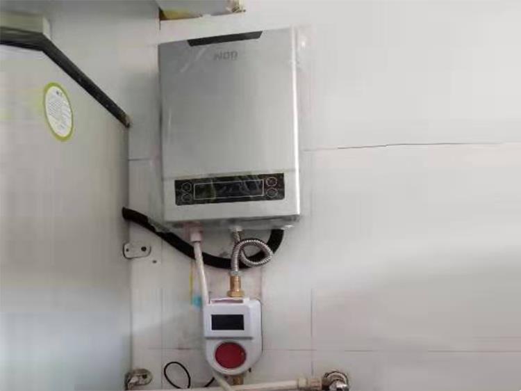 东莞卡哲太阳能热刷卡水控器  一表多卡控水机